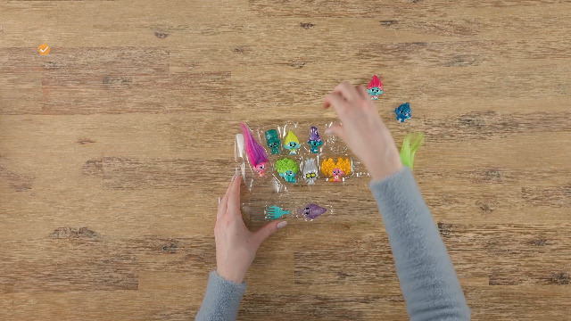 Amazon.com: DREAMWORKS TROLLS Band Together Mineez 11pc Brozone +